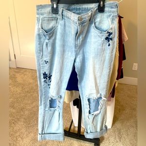 34 distressed boyfriend jeans